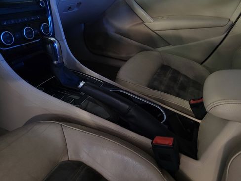 Used 2014 Volkswagen Passat 1.8T SEL Premium image 26