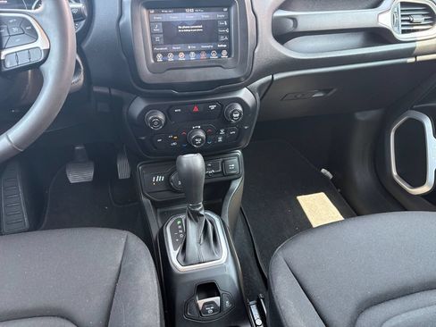 Used 2019 Jeep Renegade Latitude w/ Popular Equipment Group AWD/4WD image 11