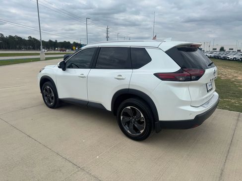 Used 2025 Nissan Rogue SV w/ SV Premium Package FWD image 6