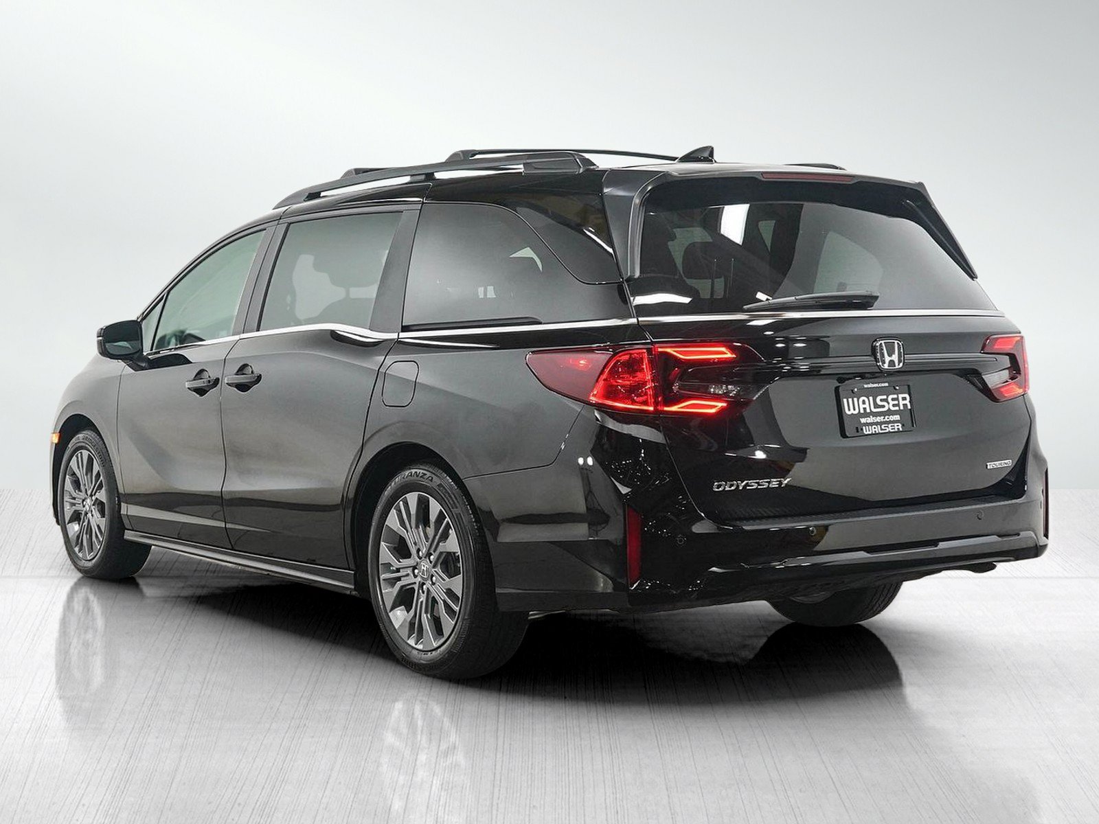 Used 2026 Honda Odyssey Touring image 3