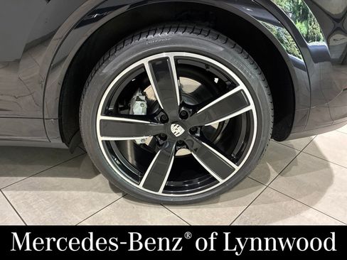 Used 2020 Porsche Cayenne Turbo AWD/4WD image 28
