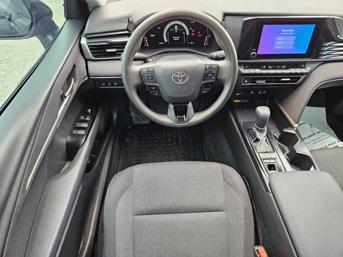 Used 2025 Toyota Camry LE w/ Convenience Package FWD image 11