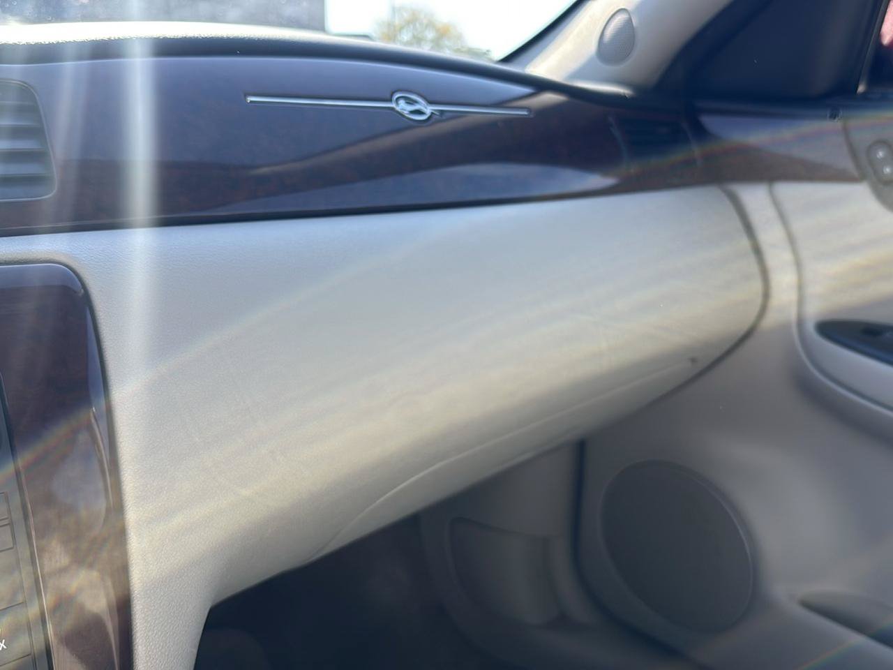 Used 2011 Chevrolet Impala LT FWD image 15