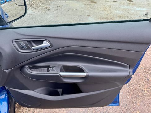 Used 2019 Ford Escape SE image 19