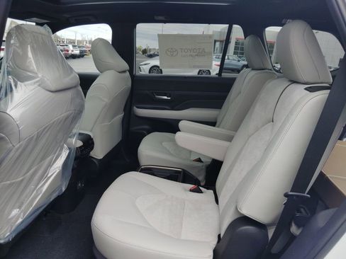 New 2026 Toyota Grand Highlander AWD Hybrid image 9