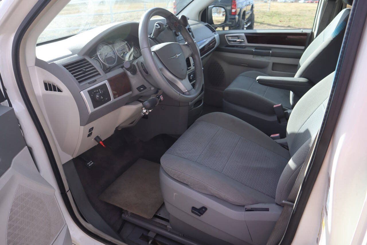 Used 2010 Chrysler Town & Country Touring FWD image 30