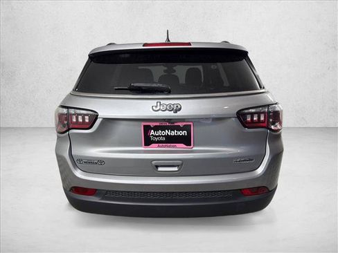 Used 2021 Jeep Compass Latitude FWD image 4