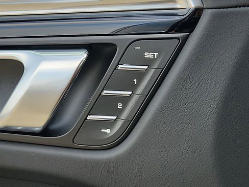 New 2026 Porsche Macan image 21