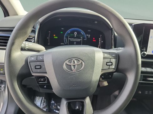 Used 2025 Toyota Camry LE FWD image 17