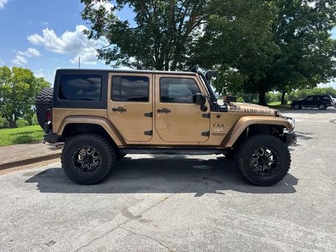 Used 2015 Jeep Wrangler Unlimited Sahara AWD/4WD image 9