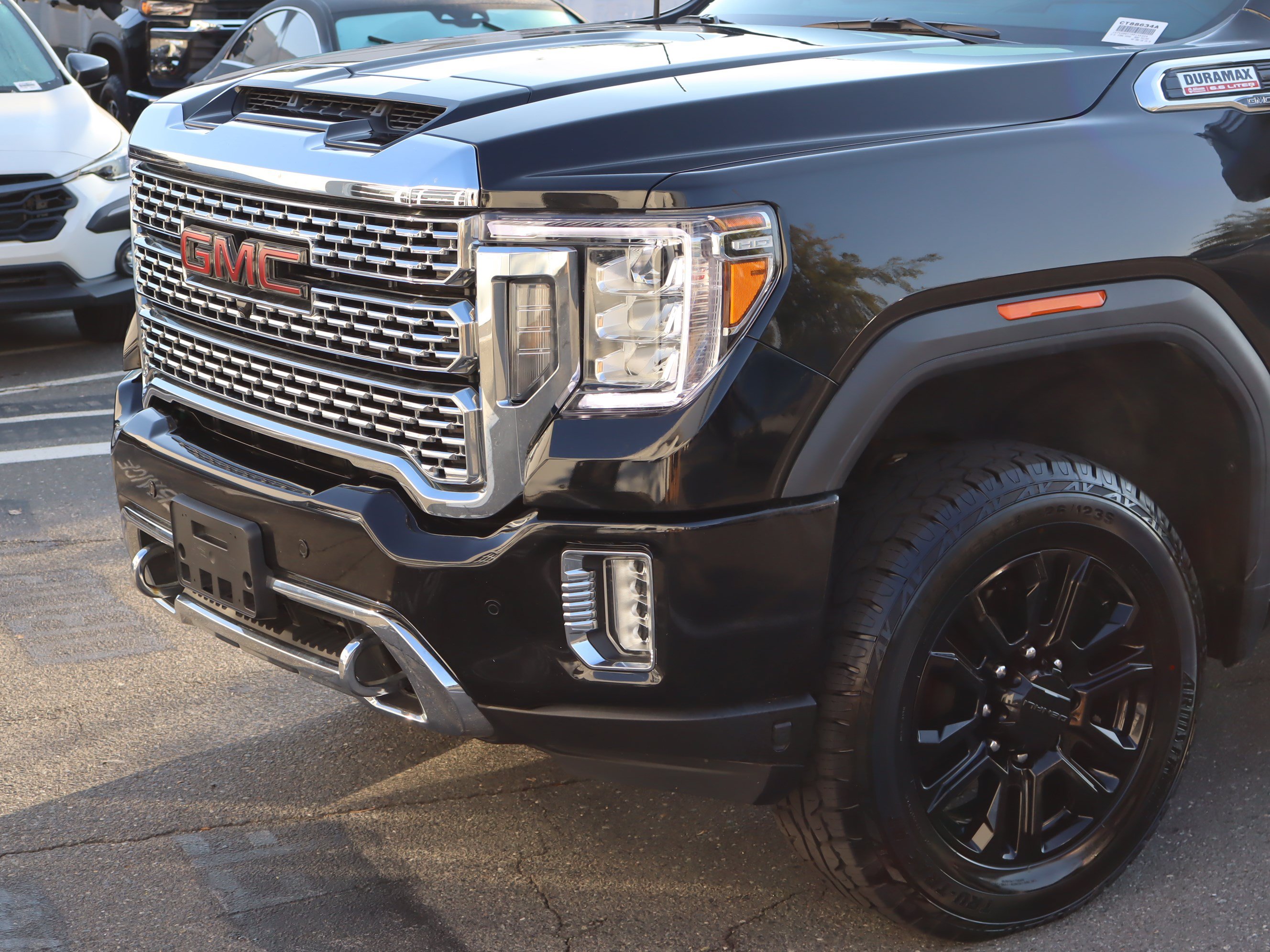Used 2023 GMC Sierra 2500 Denali w/ Denali Black Diamond Edition AWD/4WD image 7