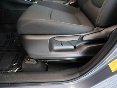Used 2022 Toyota Corolla Cross LE w/ Moonroof Package AWD/4WD image 12