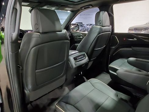 Used 2023 Cadillac Escalade Premium Luxury AWD/4WD image 28
