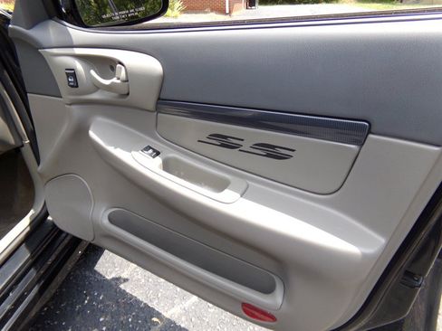 Used 2004 Chevrolet Impala SS w/ Preferred Equipment Group FWD image 49