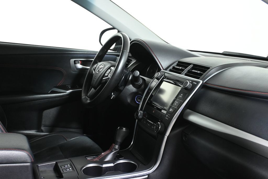 Used 2016 Toyota Camry XSE w/ Moonroof Package FWD image 32