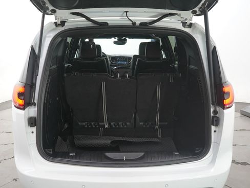 Used 2022 Chrysler Pacifica Limited w/ S Appearance Package image 11