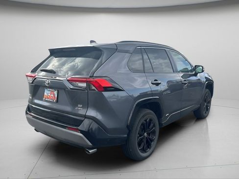 Used 2025 Toyota RAV4 SE w/ Convenience Package image 4