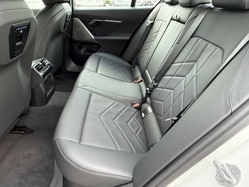 Used 2025 BMW 530i image 31