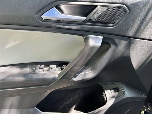 Used 2021 Volkswagen Tiguan SE FWD image 12