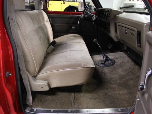 Used 1993 Dodge D/W Truck 250 image 25