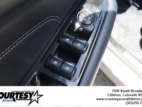 Used 2018 Ford Edge Titanium w/ Technology Package AWD/4WD image 24