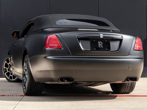 Used 2016 Rolls-Royce Dawn RWD image 9