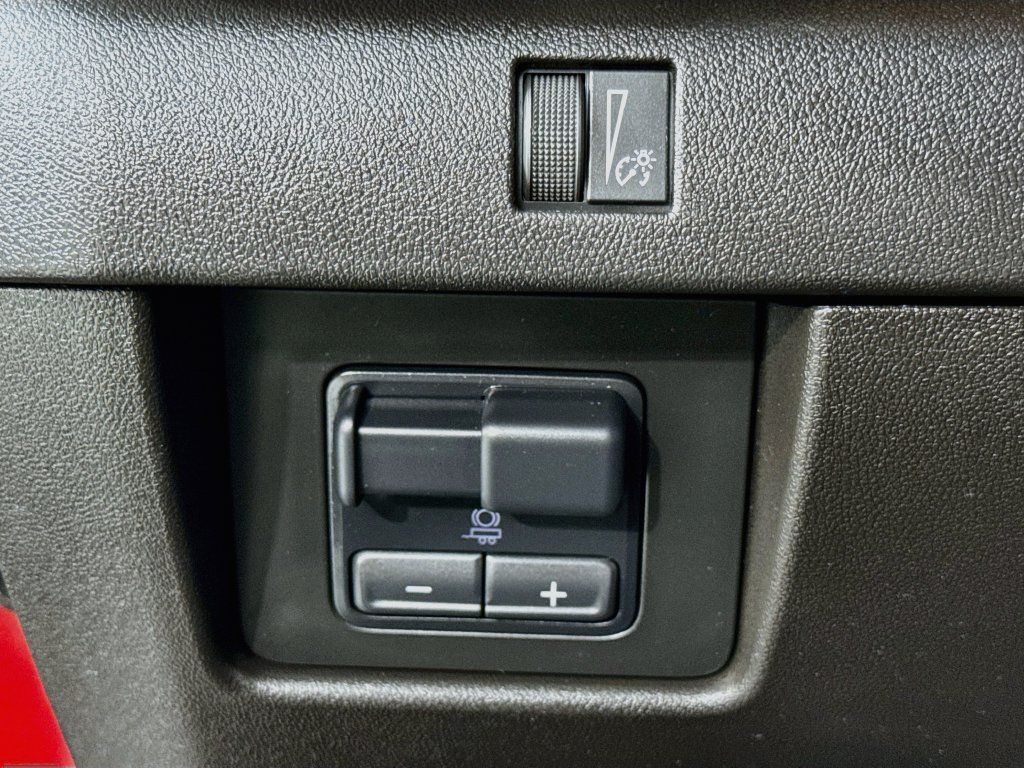 Used 2025 GMC Canyon AT4 w/ Nightfall Edition AWD/4WD image 20