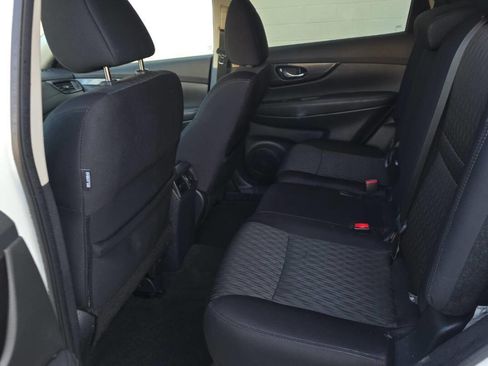 Used 2018 Nissan Rogue SV w/ Premium Package image 12