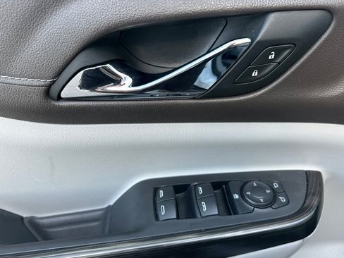 Used 2021 GMC Acadia SLT image 11