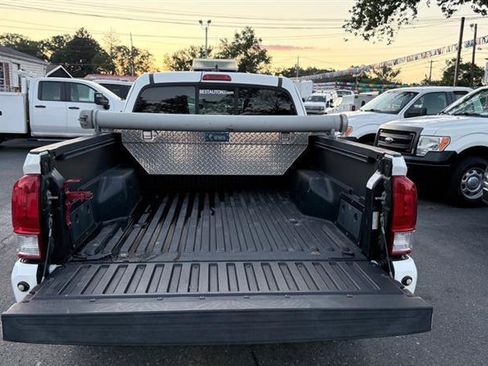 Used 2016 Toyota Tacoma SR w/ SR Convenience Package AWD/4WD image 10