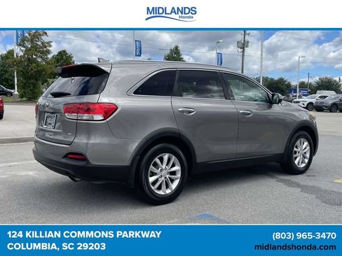 Used 2017 Kia Sorento FWD w/ LX Convenience Package image 6
