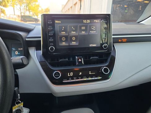 Used 2020 Toyota Corolla LE image 19