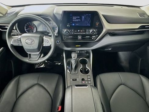 Used 2023 Toyota Highlander XLE FWD image 24