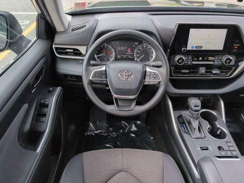 Used 2023 Toyota Highlander L FWD image 16