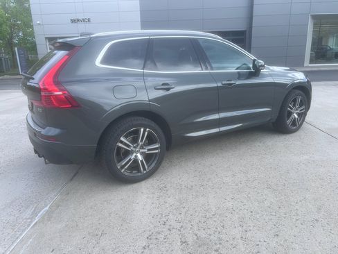 Used 2018 Volvo XC60 T5 Momentum w/ Vision Package AWD/4WD image 4