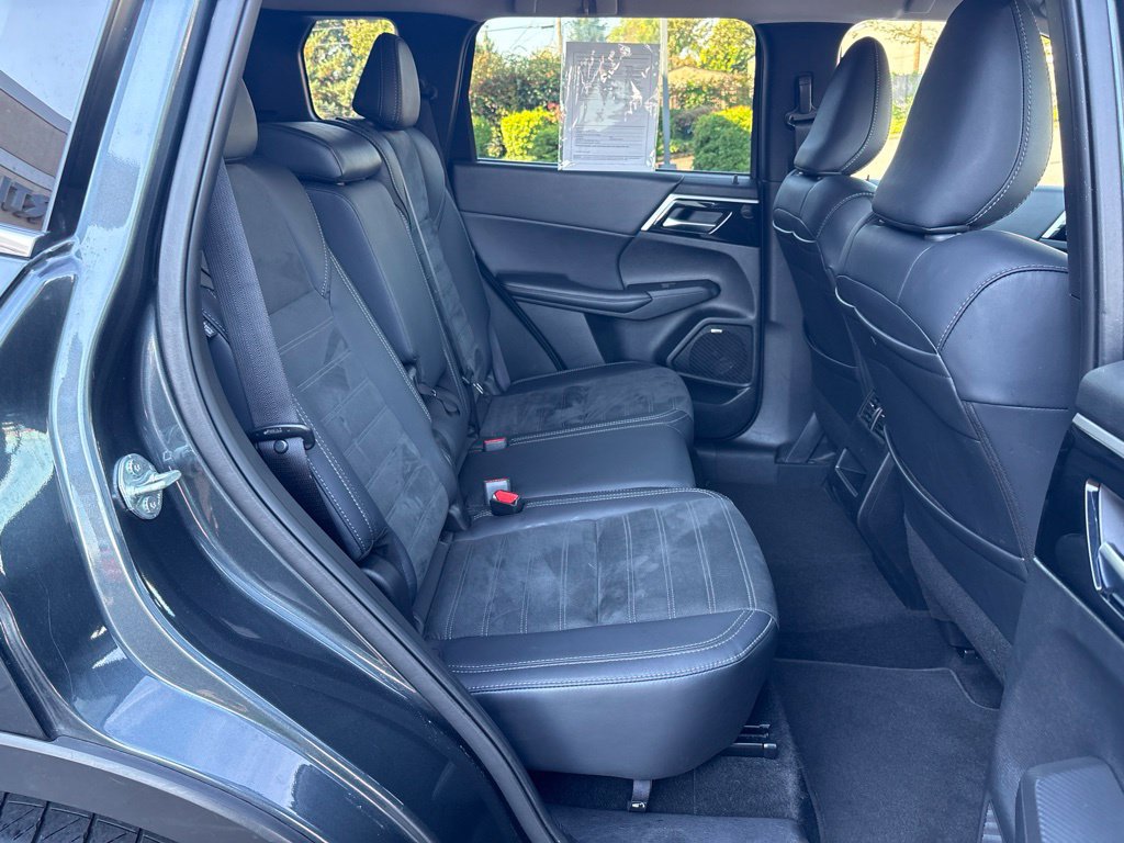 Used 2025 Mitsubishi Outlander SE AWD/4WD image 26