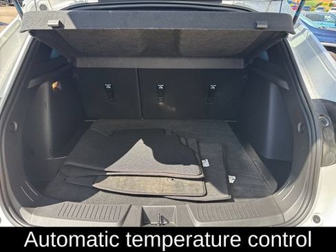 Used 2024 Chevrolet Trax RS w/ Sunroof Package FWD image 11