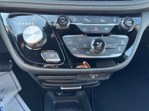 New 2026 Chrysler Pacifica Select image 17