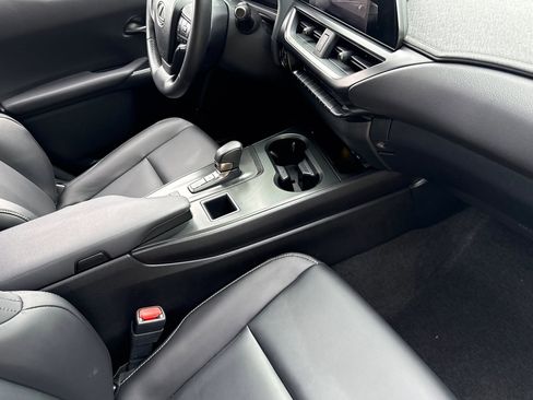 Certified 2025 Lexus UX 300h FWD w/ Accessory Package (Z2) image 31