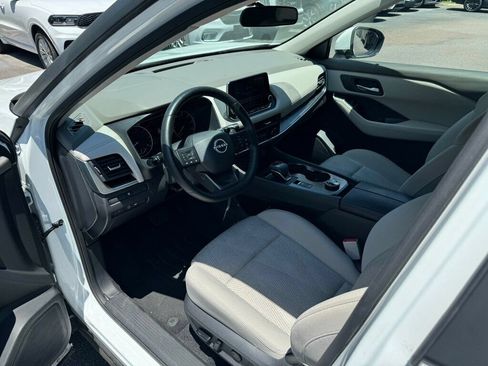 Used 2025 Nissan Rogue SV AWD/4WD image 3