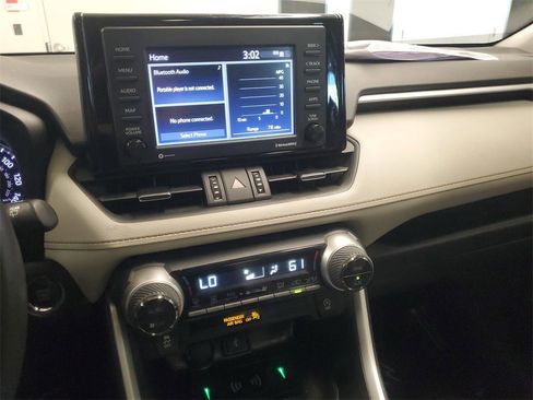 Used 2021 Toyota RAV4 XLE Premium image 27