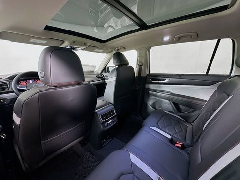 Used 2025 Volkswagen Atlas Peak Edition SE AWD/4WD image 5
