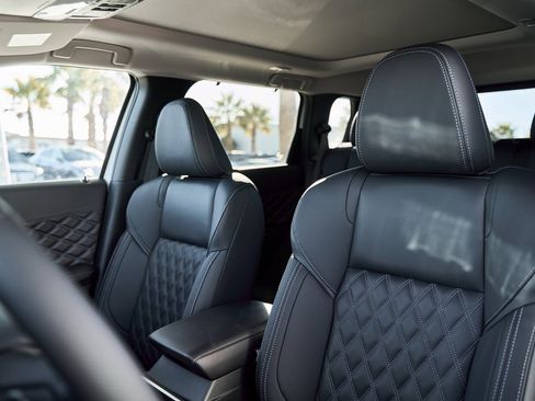 New 2025 Mitsubishi Outlander SEL image 31