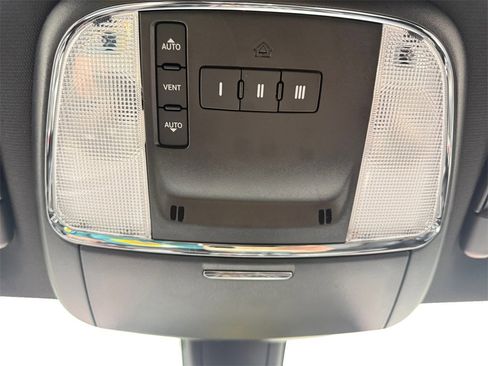 Used 2022 Dodge Charger GT w/ Blacktop Package image 11