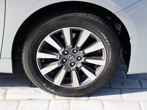 Used 2020 Toyota Sienna XLE image 46