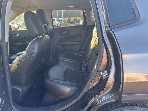 Used 2019 Jeep Compass Latitude image 28