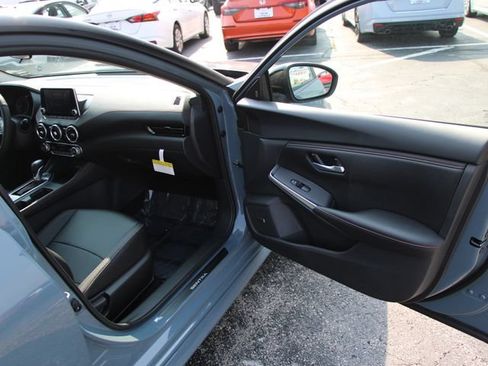 Used 2025 Nissan Sentra SR w/ SR Premium Package FWD image 31