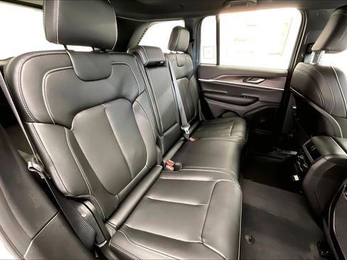 New 2025 Jeep Grand Cherokee Limited w/ Black Appearance Package image 10