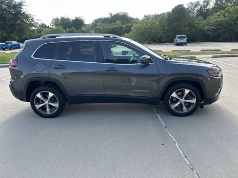 Used 2019 Jeep Cherokee Limited FWD image 5