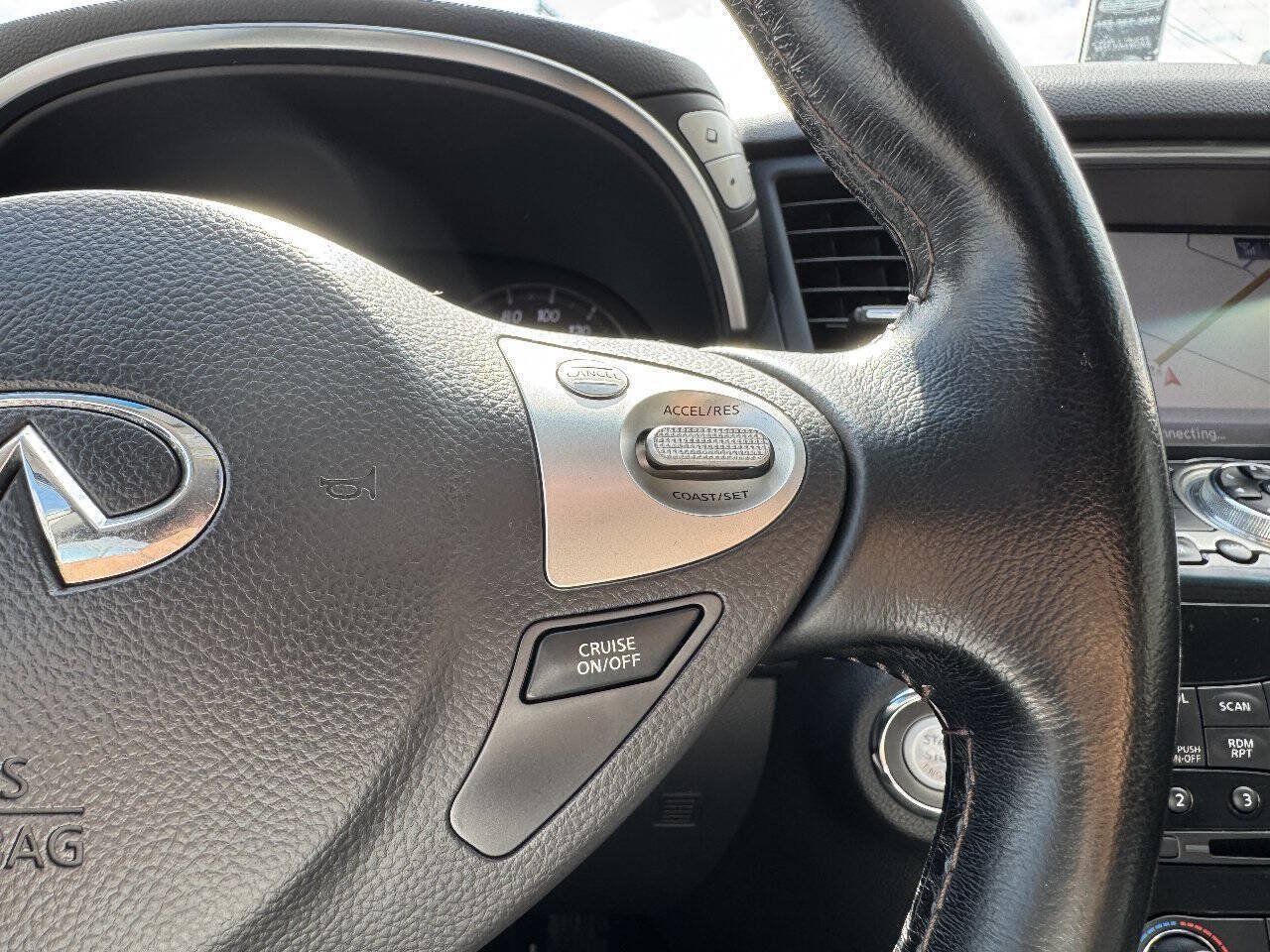 Used 2014 INFINITI QX70 AWD w/ Premium Package image 36